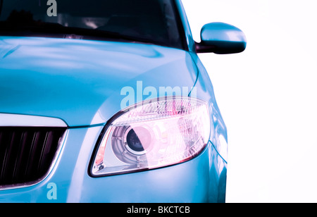 Sport Auto - Vorderseite, halb. Isoliert auf weiss. Stockfoto