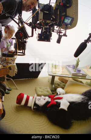 DREHORT PRODUKTION (ALT) (ALT) HINTER DEN KULISSEN (ALT) AM SET (ALT) O/S "DR. SEUSS DIE KATZE IM HUT" (2003) MIT Stockfoto