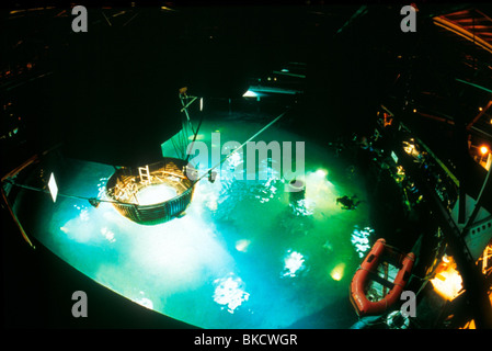 DREHORT PRODUKTION (ALT) (ALT) HINTER DEN KULISSEN (ALT) FILMISCH SET (ALT) O/S "SPHÄRE" (1998) 263 Stockfoto