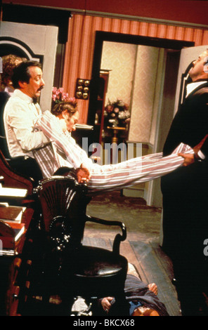 FAWLTY TOWERS (TV - 1975) ANDREW SACHS, JOHN CLEESE CREDIT BBC FTWS 013 Stockfoto