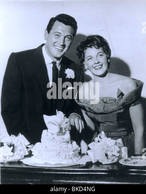 ROCK HUDSON-PORTRÄT MIT PHYLLIS GATES (FRAU 1955-1958) RKHU 007P Stockfoto