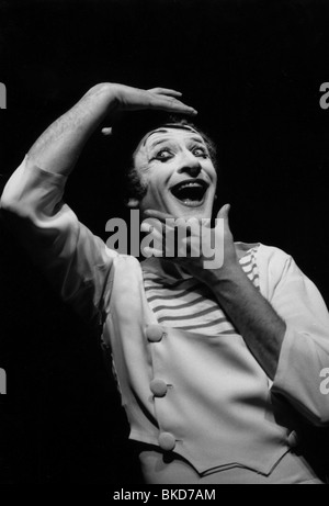 Marceau, Marcel, 22.3.1923 - 22.9.2007, französischer MIME-Künstler, halbe Länge, während einer Aufführung, 1960er Jahre, Stockfoto