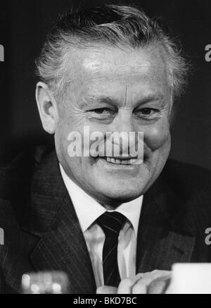 Streibl, Max, 6.1.1932 - 11.12.1998, deutscher Politiker (CSU), Ministerpräsident von Bayern 19.10.1988 - 27.5.1993, Porträt, 1988, Stockfoto