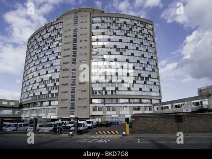 Ein typisches hässlich Büro-Hochhaus im Morden Merton, London England Stockfoto