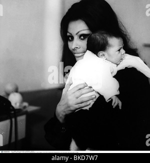 Loren, Sophia, * 20.9.1934, italienische Schauspielerin, mit Sohn Carlo Ponti jr., 1969, , Stockfoto