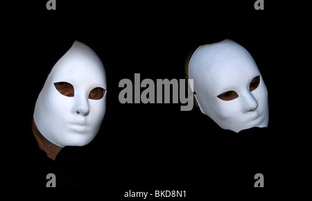 Zwei Karneval-Teilnehmer tragen Kostüme und Masken in Venedig, Italien Stockfoto