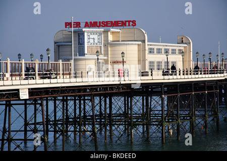 Worthing Pier bei Sonnenuntergang, Worthing, West Sussex, England, Vereinigtes Königreich Stockfoto