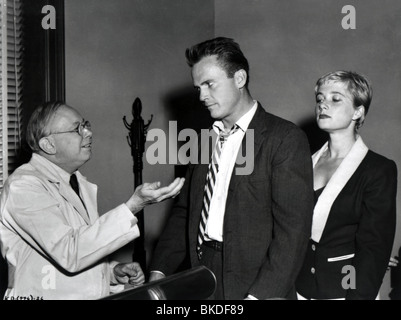 KISS ME DEADLY (1955) PERCY HELTON, RALPH MEEKER, GABY RODGERS KIMD 003P Stockfoto