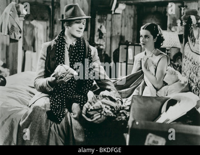 DIE DAME VERSCHWINDET (1938) MICHAEL REDGRAVE, MARGARET LOCKWOOD LDYV 004P Stockfoto