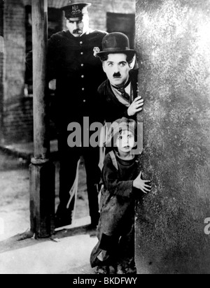 THE KID (1921) CHARLIE CHAPLIN, JACKIE COOGAN TKD 006P Stockfoto