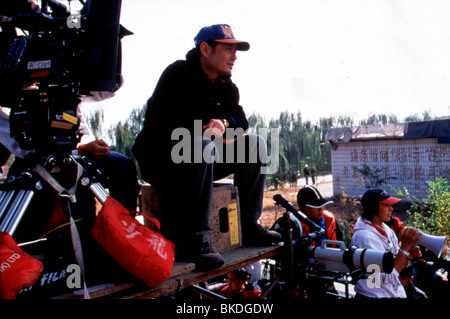 ANG LEE (DIR) O/S "CROUCHING TIGER, HIDDEN DRAGON" (2000) GLEE 021 Stockfoto