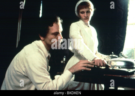 MARY REILLY (1995) JOHN MALKOVICH, JULIA ROBERTS MRYR 046 Stockfoto