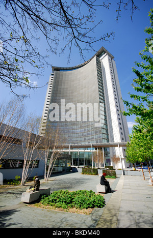 LONDON, VEREINIGTES KÖNIGREICH. Das Kaiserin-State-Building im Londoner Stadtteil Hammersmith und Fulham. 2010. Stockfoto