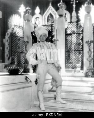 DIE SCHARLACHROTE KAISERIN (1934) MARLENE DIETRICH SCEP 003P Stockfoto