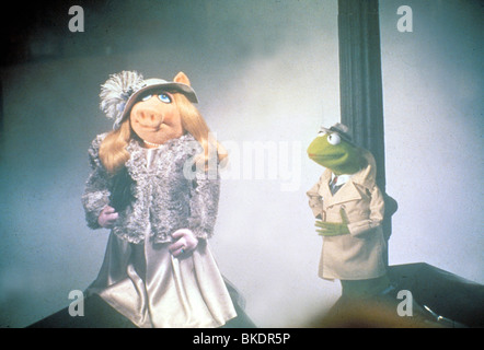 DER MUPPET FILM (1979) MISS PIGGY, KERMIT DER FROSCH MUPM 004 Stockfoto