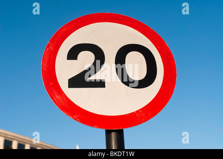 20 km/h Höchstgeschwindigkeit Verkehrszeichen - 2010 Stockfoto