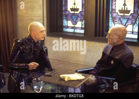 STAR TREK: NEMESIS (2002) TOM HARDY, PATRICK STEWART STNM 001 111 Stockfoto