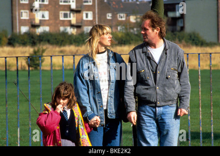 RAINING STONES (1993) GEMMA PHOENIX, JULIE BROWN, BRUCE JONES RNST 004 Stockfoto