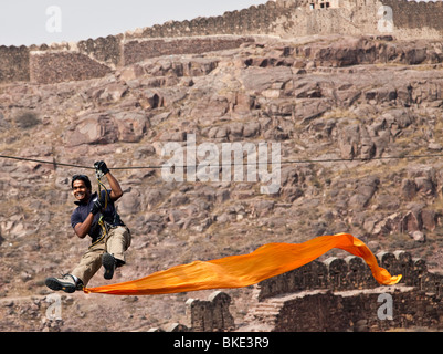 Eine neue Attraktion im Mehrangarh Fort Jodhpur Rajasthan, eine der größten Festungen in Indien ist der Flying Fox. Stockfoto