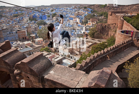 Eine neue Attraktion im Mehrangarh Fort Jodhpur Rajasthan, eine der größten Festungen in Indien ist der Flying Fox. Stockfoto