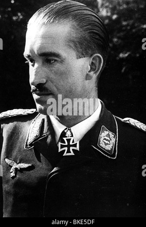 Galland, Adolf, 19.3.1912 - 9.2.1996, deutscher Kampfpilot, Porträt, als Major nach Erhalt des Ritterkreuzes mit Oak Leaves, 25.9.1940, Stockfoto