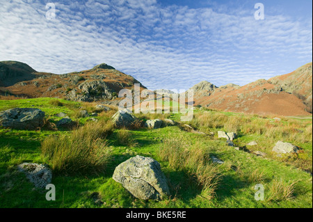 Wolken über das Langdale Tal in der Seenplatte-UK Stockfoto