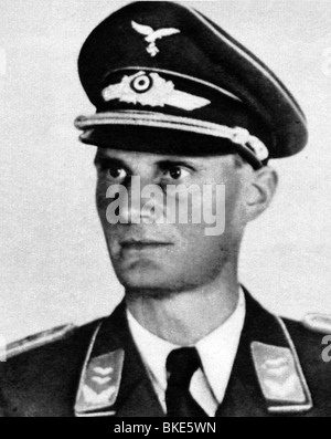 Schulze-Boysen, Harro, 2.9.1909 - 22.12.1942, deutscher Militäroffizier, Mitglied der Widerstandsgruppe 'Rote Kapelle' (Rotes Orchester), Porträt, getragen von Luftwaffenuniform, Stockfoto