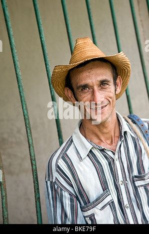 Kubanischer Cowboy direkt in die Kamera Lächeln Stockfoto