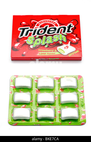 Rote Packung neun Trident Splash Strawberry und Kalk gewürzt saftige Kaugummi Stockfoto