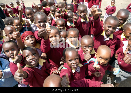 Schülerinnen und Schüler am Loldia Schule in Kenia Stockfoto
