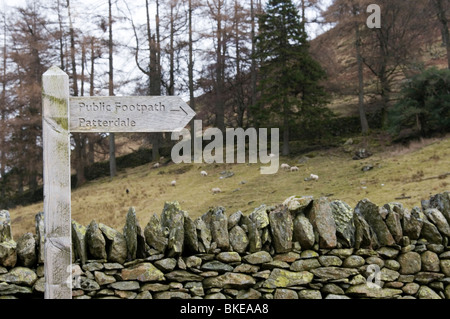 Öffentlichen Fußweg zur Patterdale anmelden Grisedale, englischen Lake District Stockfoto