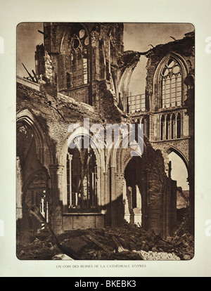 Ruinen der Kathedrale von Ypres / Ieper nach WWI Bombardement in West-Flandern während des ersten Weltkriegs ein, Belgien Stockfoto