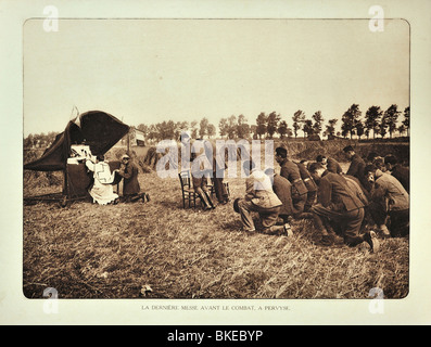 Belgische WWI Soldaten im Feld behandelnden letzte Messe vor der Schlacht bei Pervijze, West-Flandern während ersten Weltkrieges One, Belgien Stockfoto