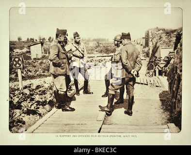 WWI belgische Offiziere besuchen Graben bei Pervijze, West-Flandern während des ersten Weltkriegs ein, Belgien Stockfoto