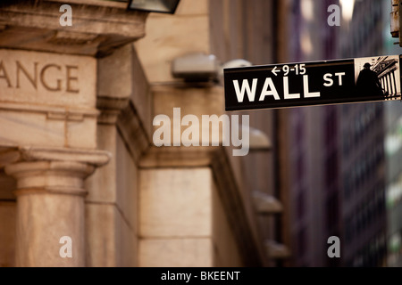 Wall-Street-Zeichen am Hintereingang an der New York Stock Exchange Building, New York City, USA Stockfoto