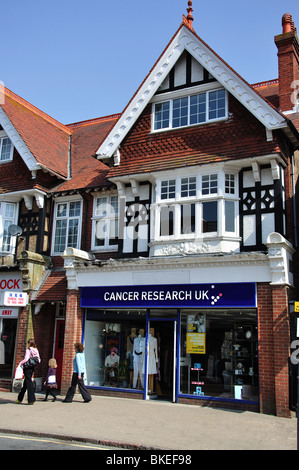 Cancer Research UK Charity-Shop, Church Road, Burgess Hill, West Sussex, England, Vereinigtes Königreich Stockfoto