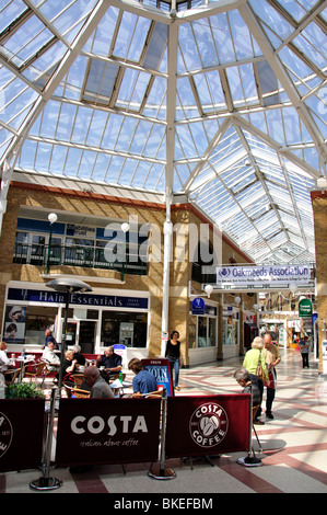 Der Marktplatz Shopping Centre, Burgess Hill, West Sussex, England, Vereinigtes Königreich Stockfoto