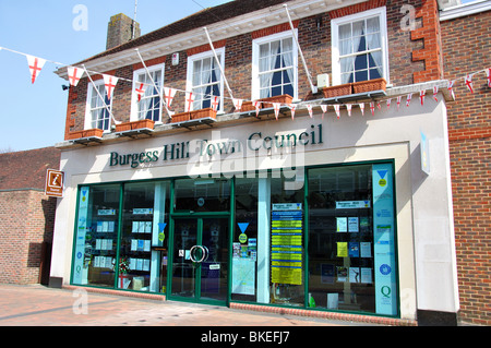 Burgess Hill Rathaus und Tourist Office Building, Kirche gehen, Burgess Hill, West Sussex, England, Vereinigtes Königreich Stockfoto