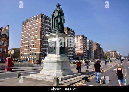 Statue der Königin Victoria, Grand Avenue, Hove, East Sussex, England, Vereinigtes Königreich Stockfoto