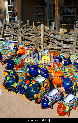 Die kleine Stadt Tubac, Arizona, ist bekannt für seine vielseitigen Geschäften, Kunstgalerien und bunte Keramik zeigt. Stockfoto