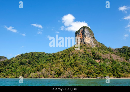 Riesige Felsformation in Krabi, Südthailand Stockfoto