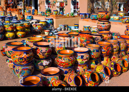 Die kleine Stadt Tubac, Arizona, ist bekannt für seine vielseitigen Geschäften, Kunstgalerien und bunte Keramik zeigt. Stockfoto