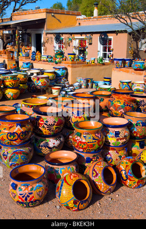 Die kleine Stadt Tubac, Arizona, ist bekannt für seine vielseitigen Geschäften, Kunstgalerien und bunte Keramik zeigt. Stockfoto