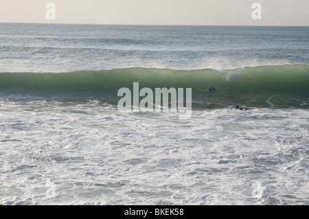 Miladys Strand in Biarritz in großen Wellen am Tag (Sommer) - Body Boarder, Surfen Stockfoto