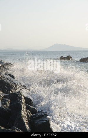 Miladys Strand in Biarritz in großen Wellen am Tag (Sommer) - Felsen und Wellen Stockfoto