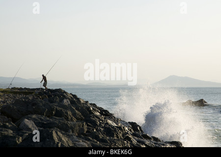 Miladys Strand in Biarritz in großen Wellen Tag (Sommer) - Felsen und Wellen - Fischer Stockfoto