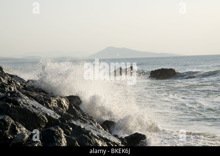 Miladys Strand in Biarritz in großen Wellen am Tag (Sommer) - Felsen und Wellen Stockfoto