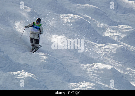 Teilnehmer bei den Herren Buckelpiste bei den Olympischen Winterspiele 2010, Vancouver, Britisch-Kolumbien Stockfoto