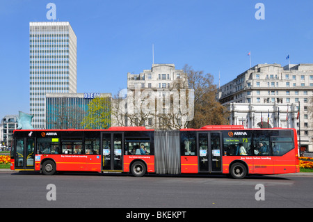 Arriva kurvenreich Bus am Marble Arch Stockfoto