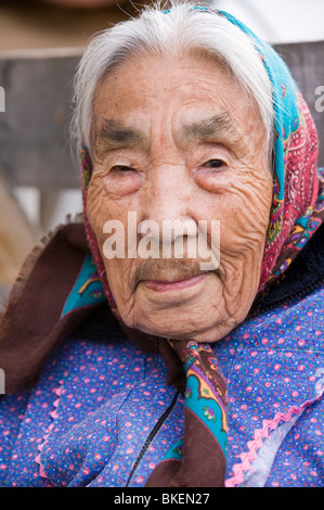 Lola Everson ein Inuit auf einer kleinen Insel zwischen Alaska und Sibirien in der Tschuktschensee Shishmaref elder Stockfoto